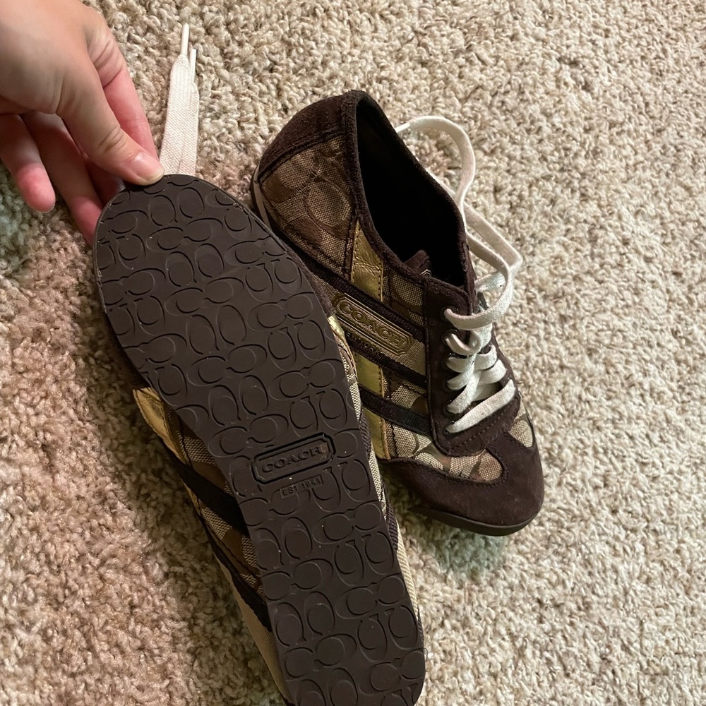 Coach Yolanda Sneakers - Picture 3 of 4